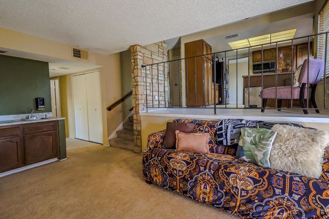 7447 Mills Grove Ct, Sacramento, CA 95828