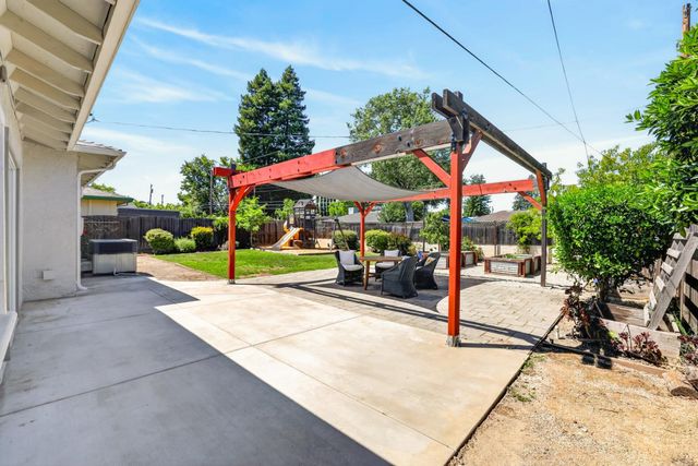 4205 Engle Rd, Sacramento, CA 95821