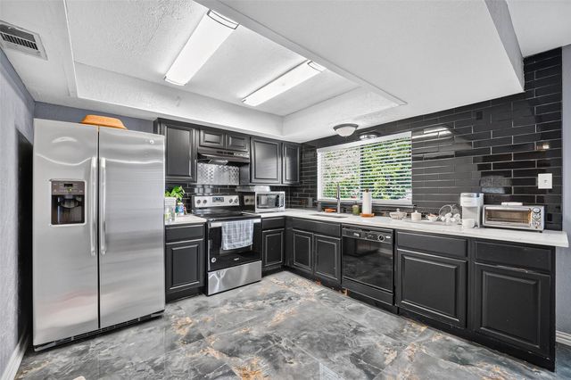 15927 Eastcape Drive, Houston, TX 77598