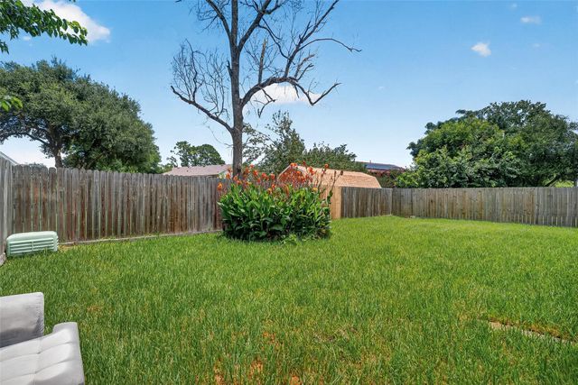 15927 Eastcape Drive, Houston, TX 77598