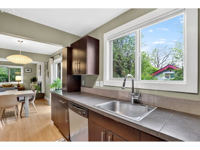 3709 Se 33RD Ave, Portland, OR 97202