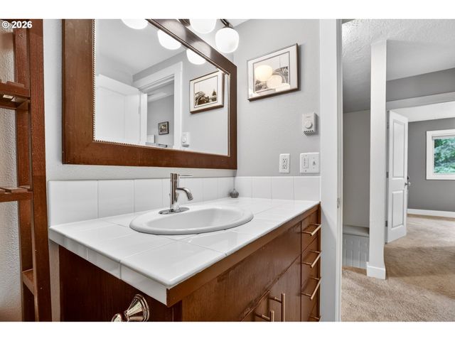 3709 Se 33RD Ave, Portland, OR 97202