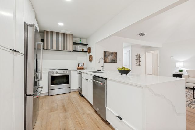 2744 Meadow Green, Bedford, TX 76021