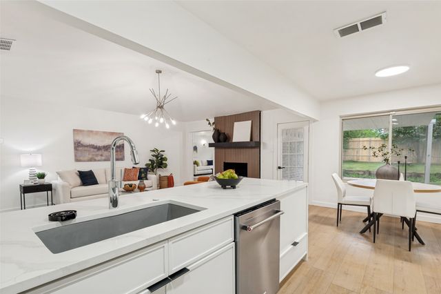 2744 Meadow Green, Bedford, TX 76021