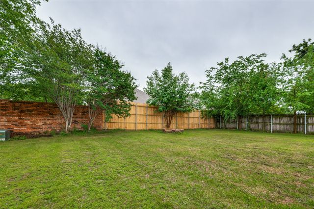 2744 Meadow Green, Bedford, TX 76021