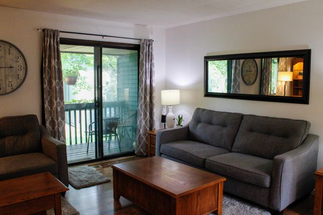 31 Marie Avenue E, West Saint Paul, MN 55118