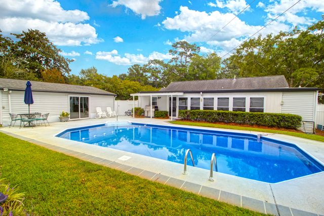 2078 Saint James Drive, Charleston, SC 29412