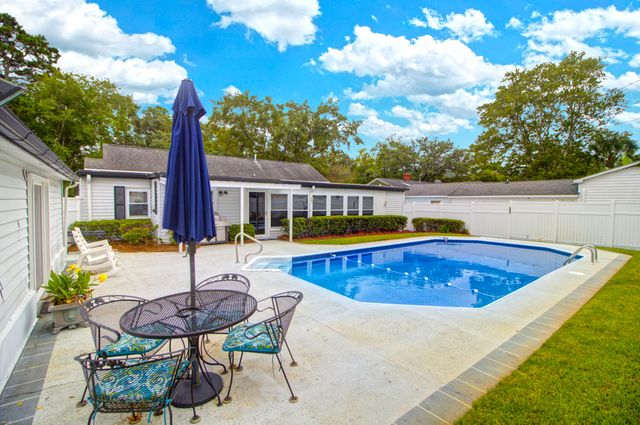 2078 Saint James Drive, Charleston, SC 29412