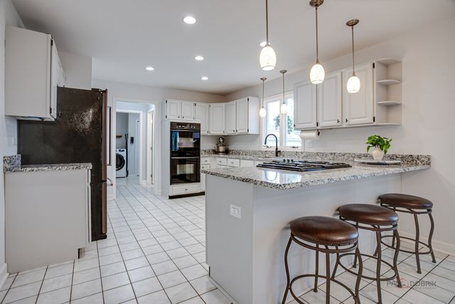 176 Adler Drive, Libertyville, IL 60048