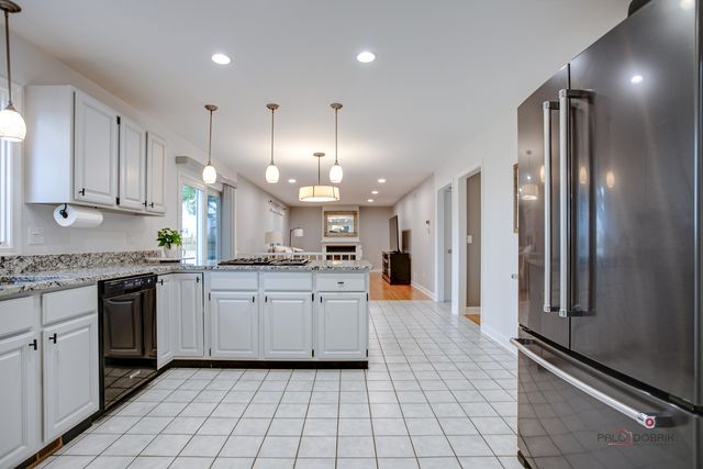 176 Adler Drive, Libertyville, IL 60048