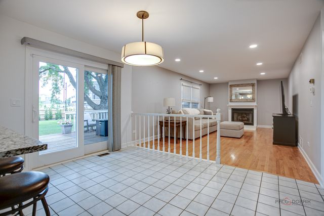 176 Adler Drive, Libertyville, IL 60048