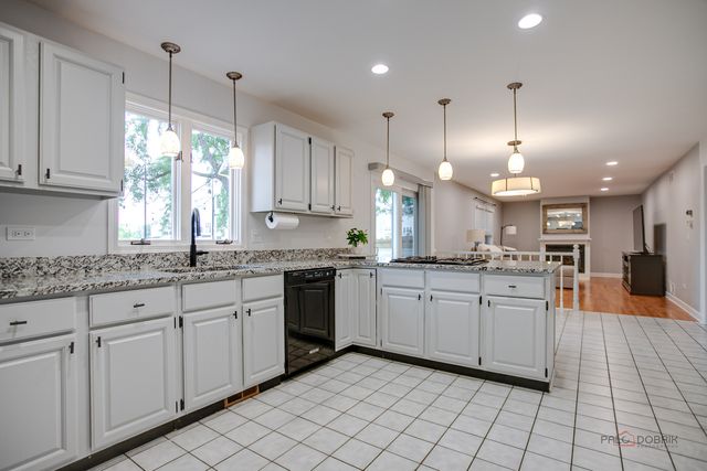 176 Adler Drive, Libertyville, IL 60048