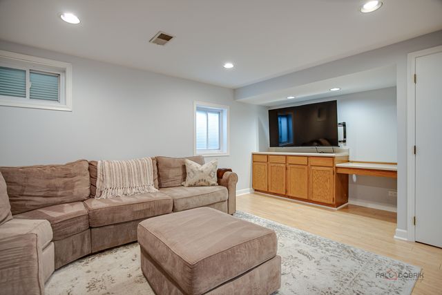 176 Adler Drive, Libertyville, IL 60048