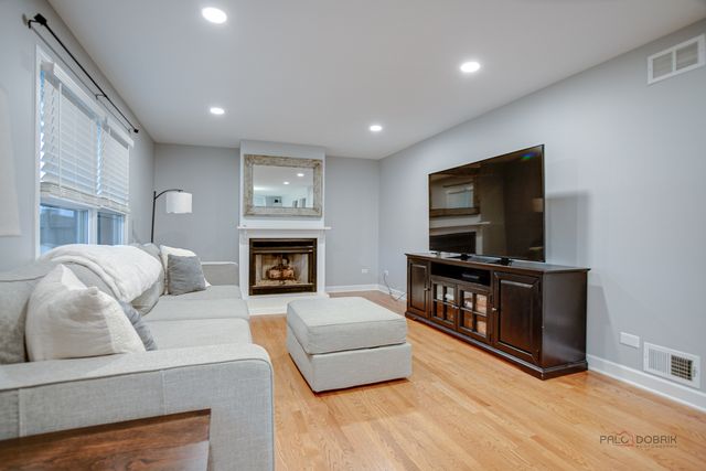 176 Adler Drive, Libertyville, IL 60048