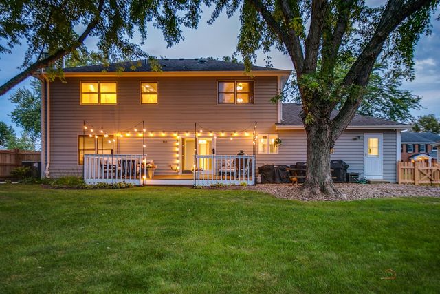 176 Adler Drive, Libertyville, IL 60048