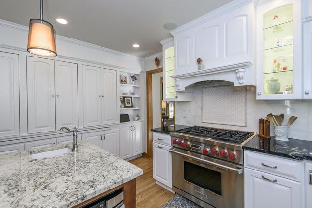 W302N1609 Crooked Creek COURT, Pewaukee, WI 53072