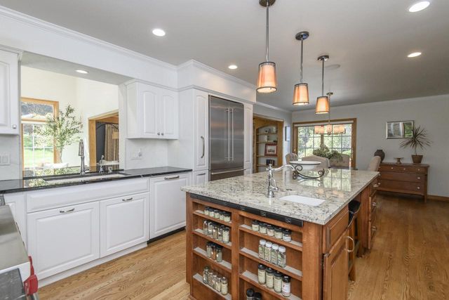 W302N1609 Crooked Creek COURT, Pewaukee, WI 53072