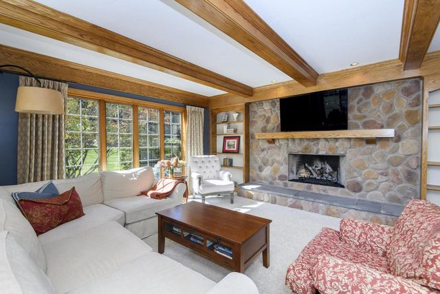 W302N1609 Crooked Creek COURT, Pewaukee, WI 53072