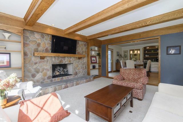 W302N1609 Crooked Creek COURT, Pewaukee, WI 53072