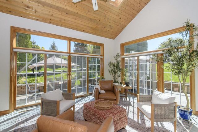 W302N1609 Crooked Creek COURT, Pewaukee, WI 53072