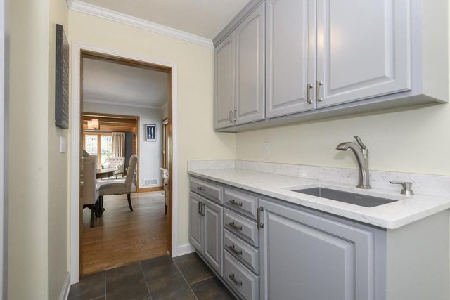 W302N1609 Crooked Creek COURT, Pewaukee, WI 53072