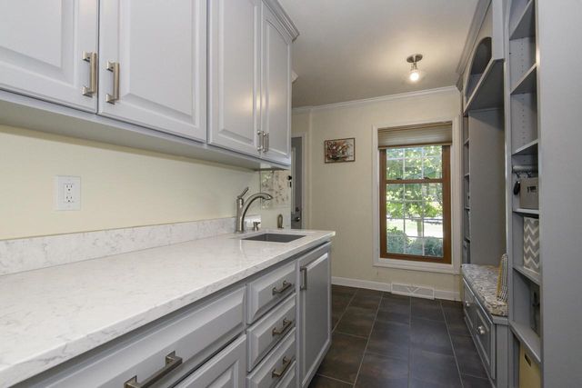 W302N1609 Crooked Creek COURT, Pewaukee, WI 53072