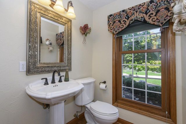 W302N1609 Crooked Creek COURT, Pewaukee, WI 53072