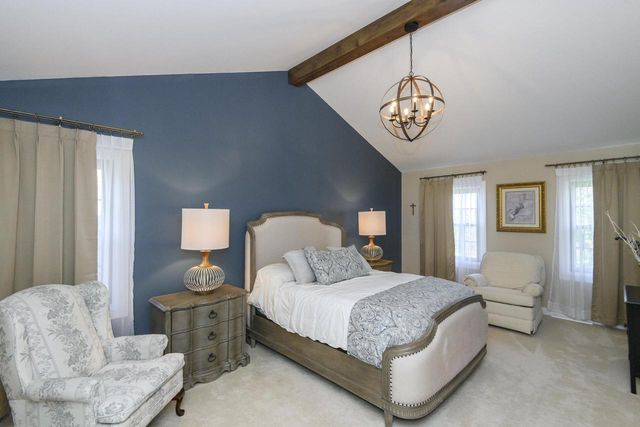 W302N1609 Crooked Creek COURT, Pewaukee, WI 53072