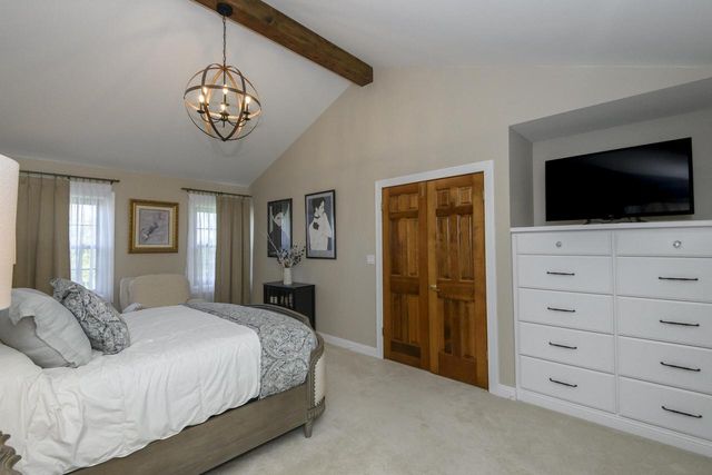 W302N1609 Crooked Creek COURT, Pewaukee, WI 53072