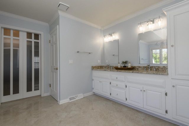 W302N1609 Crooked Creek COURT, Pewaukee, WI 53072