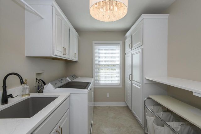 W302N1609 Crooked Creek COURT, Pewaukee, WI 53072