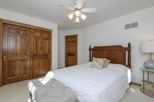 W302N1609 Crooked Creek COURT, Pewaukee, WI 53072