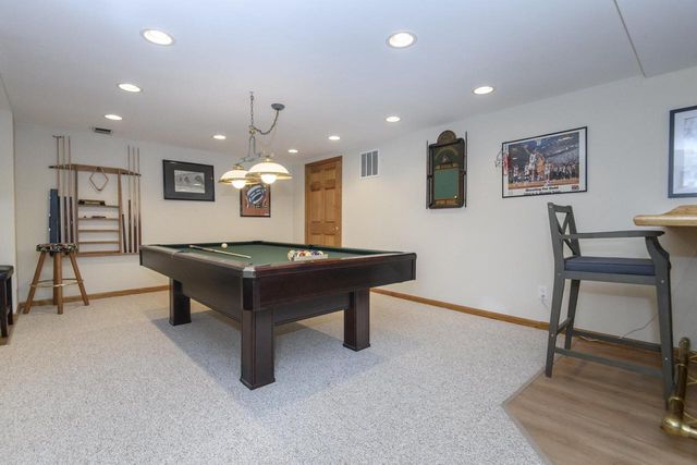 W302N1609 Crooked Creek COURT, Pewaukee, WI 53072