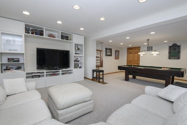 W302N1609 Crooked Creek COURT, Pewaukee, WI 53072