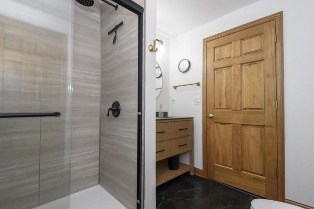 W302N1609 Crooked Creek COURT, Pewaukee, WI 53072