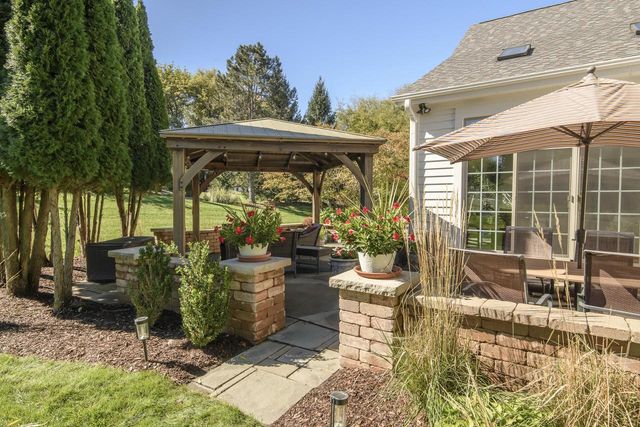 W302N1609 Crooked Creek COURT, Pewaukee, WI 53072
