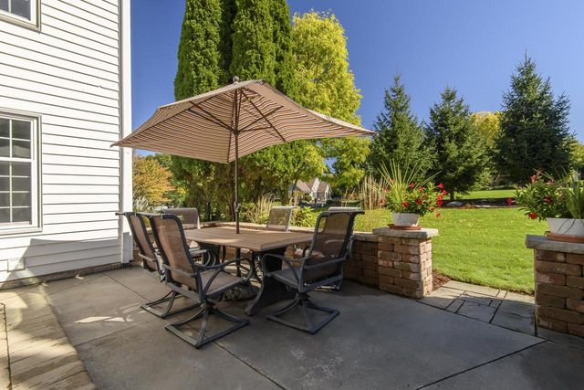 W302N1609 Crooked Creek COURT, Pewaukee, WI 53072