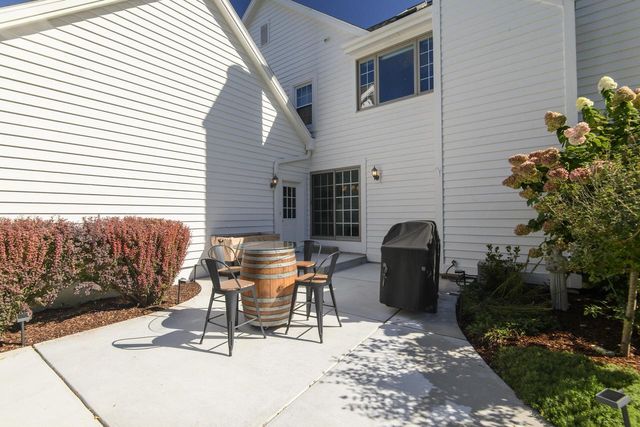 W302N1609 Crooked Creek COURT, Pewaukee, WI 53072
