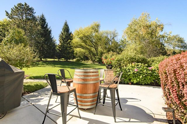 W302N1609 Crooked Creek COURT, Pewaukee, WI 53072