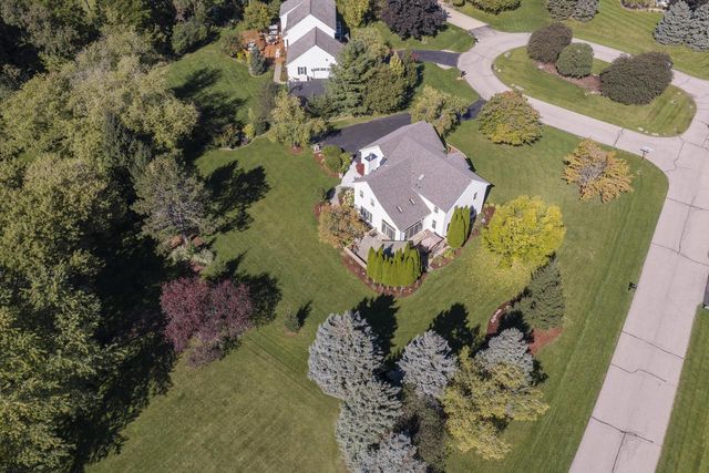 W302N1609 Crooked Creek COURT, Pewaukee, WI 53072