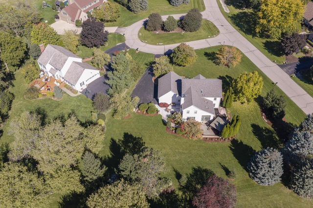 W302N1609 Crooked Creek COURT, Pewaukee, WI 53072