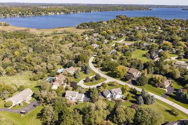 W302N1609 Crooked Creek COURT, Pewaukee, WI 53072