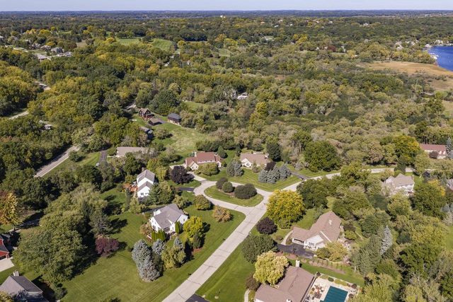 W302N1609 Crooked Creek COURT, Pewaukee, WI 53072