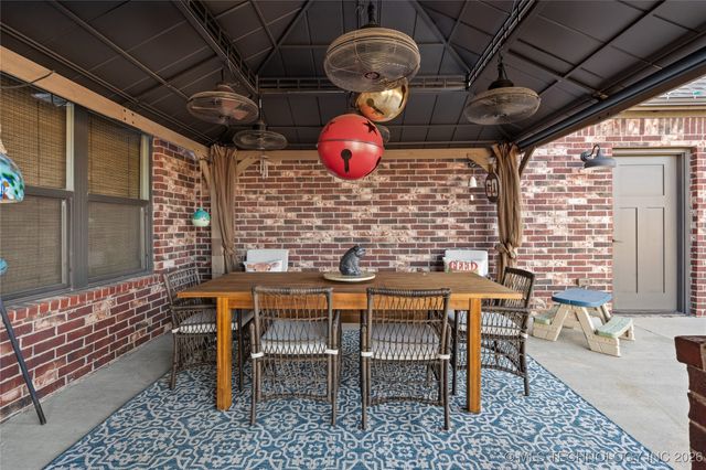 128 Royal Oaks Lane, Ardmore, OK 73401