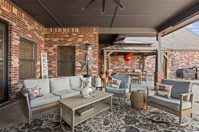 128 Royal Oaks Lane, Ardmore, OK 73401