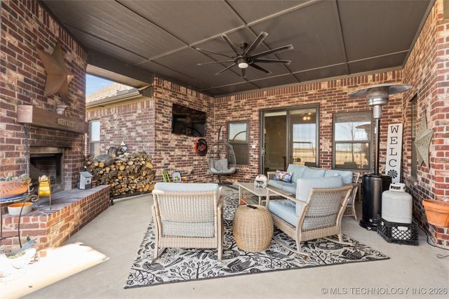 128 Royal Oaks Lane, Ardmore, OK 73401