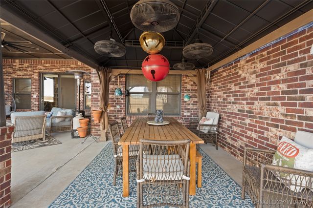 128 Royal Oaks Lane, Ardmore, OK 73401