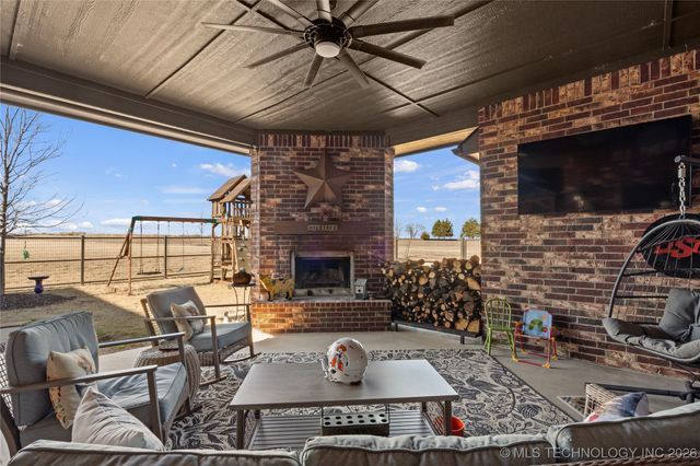 128 Royal Oaks Lane, Ardmore, OK 73401