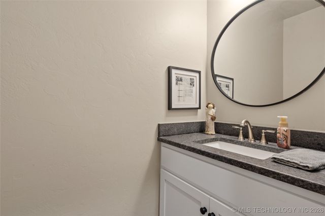 128 Royal Oaks Lane, Ardmore, OK 73401