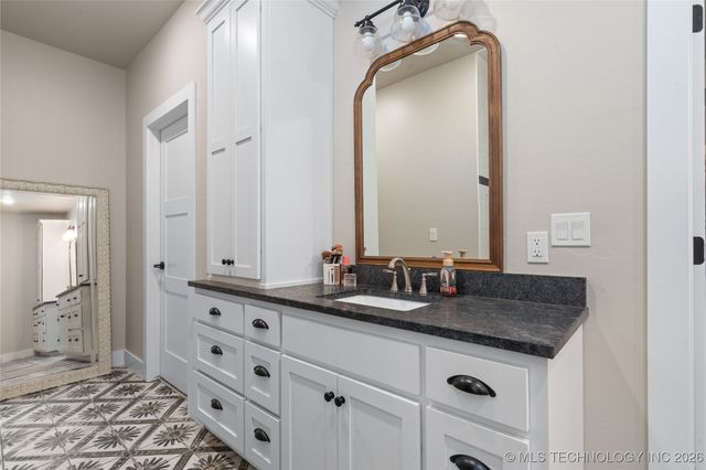 128 Royal Oaks Lane, Ardmore, OK 73401